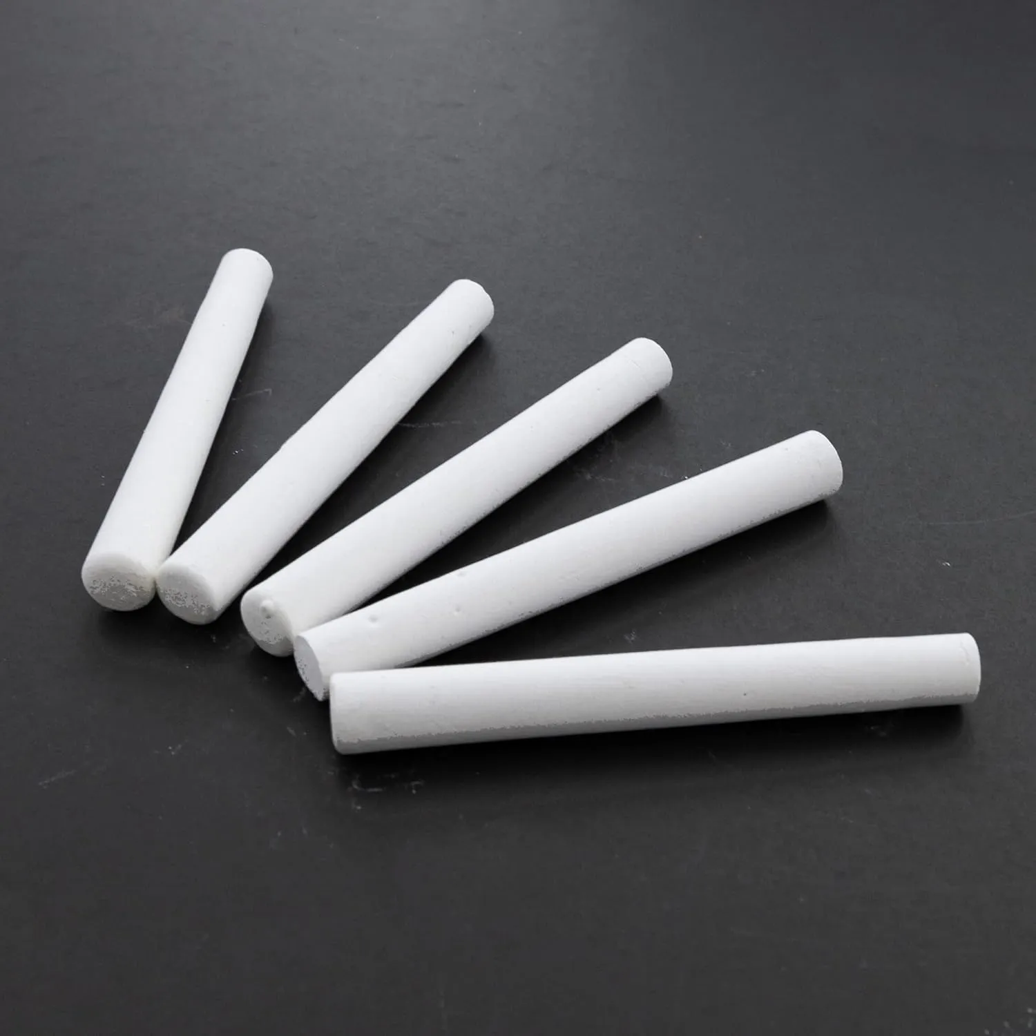 BAZIC White Chalk, Standard Size Blackboard Chalkboard Chalks, Great Game Activity for Kid Teacher School (20/Bucket)