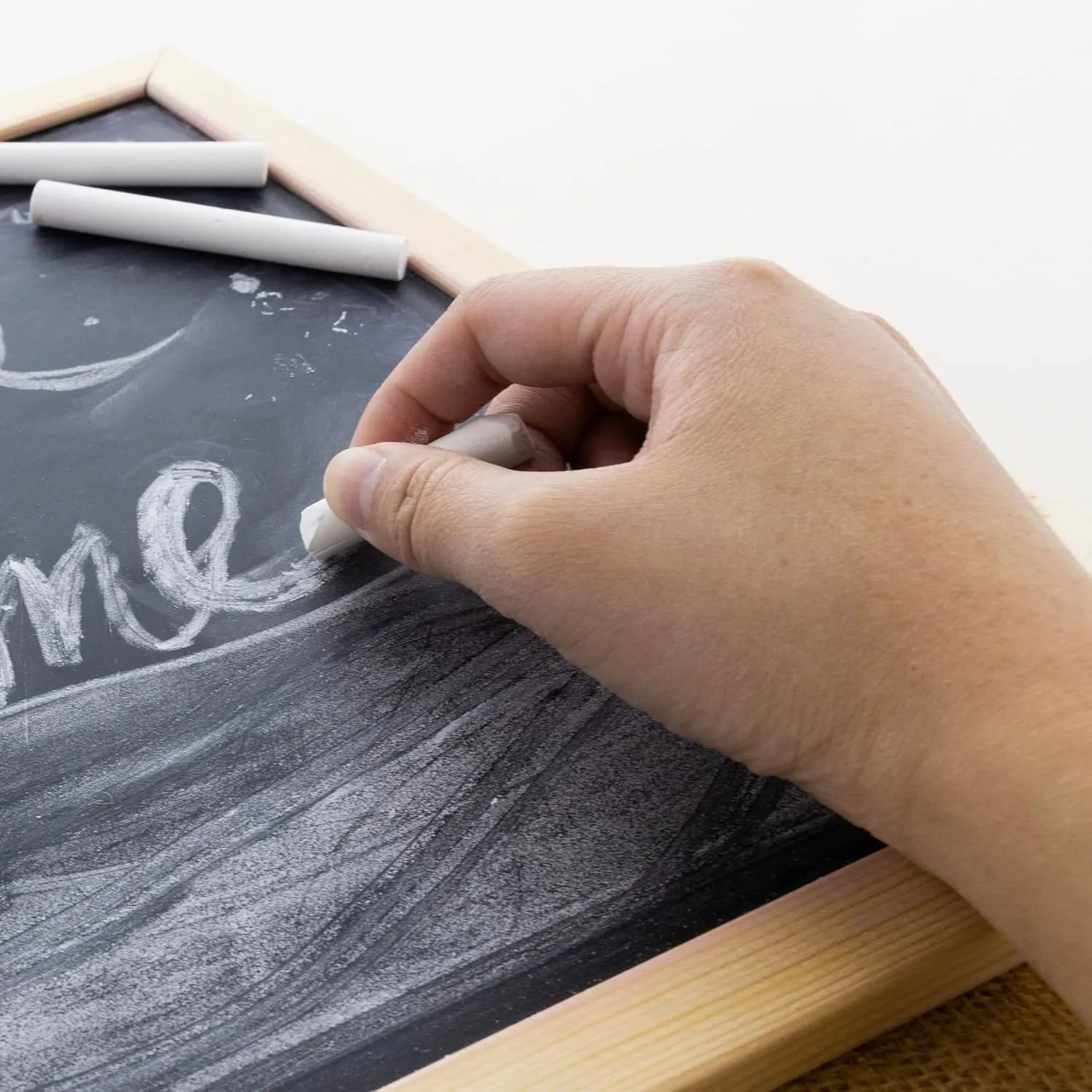 BAZIC White Chalk, Standard Size Blackboard Chalkboard Chalks, Great Game Activity for Kid Teacher School (20/Bucket)